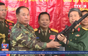 Quá tự hào, Việt Nam bàn giao súng trường Galil ACE cho Lào