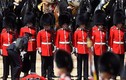 Cận vệ Anh ngất vì nóng khi diễn tập mừng sinh nhật Nữ hoàng