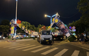 Cổng chào năm mới ở TP Nha Trang bị gió xô gãy xuống đường