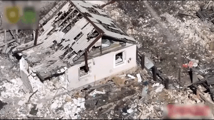 Máy bay không người lái Ukraine cho nổ tung mục tiêu quân sự