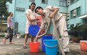 Người dân Hà Nội "quay vòng" nước rửa để tráng bát, giặt quần áo