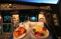Vì sao có sự khác biệt trong bữa ăn của phi công?
