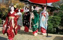 Cuộc sống bí ẩn của các thiếu nữ khổ luyện thành geisha