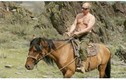 Đàn ông Nga đua nhau khoe ngực trần giống Putin
