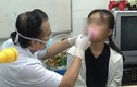 Nữ sinh bị 10 mảnh kính găm sâu vào mặt