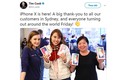 Cô gái Việt bất ngờ khi được CEO Apple đăng ảnh mua iPhone X