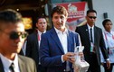 Video: Thủ tướng Canada “gây bão” khi mua gà rán ở Philippines