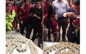 Video: Thách nhà trai uống hết 100 chén rượu mới cho rước dâu ở Lạng Sơn