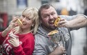 Video: “Há mồm” với cuộc thi ăn bánh nhanh nhất thế giới
