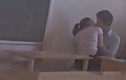 Thầy giáo 47 bị đuổi việc vì ôm hôn nữ sinh 17 thắm thiết
