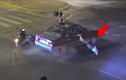 Video: Vượt đèn đỏ, thiếu nữ đi mô tô bay lên nóc ô tô đang chạy