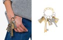 Chiếc vòng tay Balenciaga trông như chùm chìa khóa giá trên trời