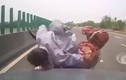 Video: Phóng ngược chiều trên cao tốc, người đàn ông gặp cái kết bi thảm