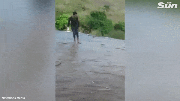 Chàng trai bị ngã suýt chết khi selfie trên thác nước cao 15 m