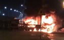 Video: Hai xe container nổ tung trước cổng trường, ít nhất 2 người tử vong