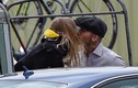 Bất chấp chỉ trích, David Beckham vẫn vô tư hôn môi con gái Harper