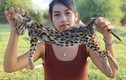 Cô gái Campuchia bị bắt vì giết động vật hoang dã rồi nấu ăn