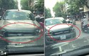 Video: Ô tô bán tải đi ngược chiều, lì lợm đấu đầu xe đi đúng luật trên phố
