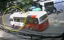 Video: Xe khách mất phanh điên cuồng lao dốc, gây tai nạn liên hoàn ở Cát Bà