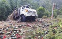 Video: Xe tải chở hơn 1,5 tấn dưa hấu lật thảm khốc trên đèo Tà Cơn
