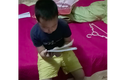 Video: Phì cười với cậu bé đọc bảng cửu chương trong nước mắt