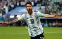 Video: Messi khoe bùa may mắn giấu dưới chân sau trận thắng Nigeria
