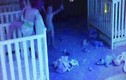Video: "Phi vụ tẩu thoát" của ba chị em sinh ba lúc nửa đêm