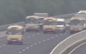Video: 3 xe khách dàn hàng dòng dắt nhau trên cao tốc Hà Nội-Hải Phòng