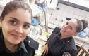 Nữ cảnh sát cho em bé lạ mặt bú ngay tại bệnh viên