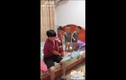 Video: Bố trẻ quay cuồng chăm con sinh 3 khiến ai cũng phì cười