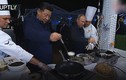 Video: Tổng thống Putin và ông Tập Cận Bình đọ tài làm bánh