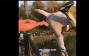 Video: Đắng lòng khi troll nhầm thanh niên đang "thất tình" trên cầu