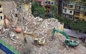 Video: Phá dỡ chung cư bỏ hoang khiến nhiều người "lạnh gáy" ở Hà Nội