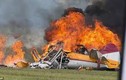 Video: Máy bay nổ tung thành quả cầu lửa sau khi đâm vào tòa nhà