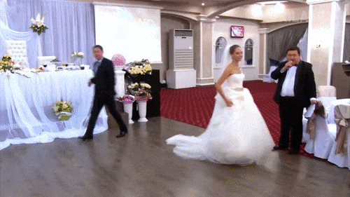 Sự cố trong đám cưới khiến hai họ "cười ra nước nước mắt"