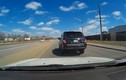 Video: Tài xế xe sang Range Rover phanh đột ngột, "cố tình gây hấn"