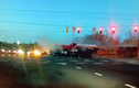 Video: Container mất lái đâm xe buýt, nhiều ôtô khác "vạ lây"