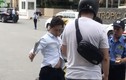 Video: Tài xế taxi cầm côn nhị khúc quất lia lịa vào khách Nhật Bản
