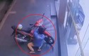 Video: Trộm bẻ khóa, lấy xe máy trong "một nốt nhạc" ở Sài Gòn