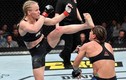 Video: Khoảnh khắc nữ võ sỹ UFC knock-out đối thủ chỉ bằng một đòn đá