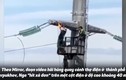 Video: Hãi hùng khoảnh khắc thợ điện “đu xà thể dục” trên cột điện cao thế