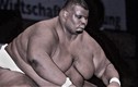 Video: Võ sĩ sumo nặng nhất thế giới thắng một trận MMA nhờ nằm lên đối thủ