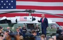 Video: Trực thăng Marine One đưa ông Trump vào tận sân khấu giao lưu với binh sĩ Mỹ