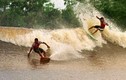 Video: Lướt sóng thủy triều dài nhất thế giới trên sông Amazon