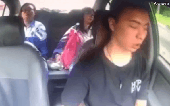 Video: Ngủ gật trong tích tắc, tài xế taxi gây tai nạn nghiêm trọng