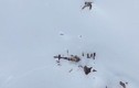 Video: Khoảnh khắc máy bay du lịch đâm trúng trực thăng khiến 7 người chết