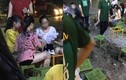 Khách hàng ngồi uống trà chanh bị ném chất bẩn ở Thái Nguyên