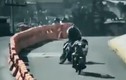 Video: Đi ngược chiều, đánh võng húc vào xe máy khác