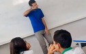 Video: Thầy giáo nghèo bật khóc trước món quà ý nghĩa của học trò