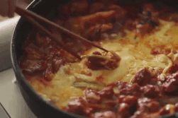 Video: Cách làm gà cay phô mai nóng sốt ngon khó cưỡng
